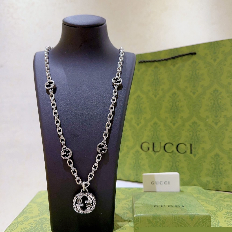 G*u*i necklaces